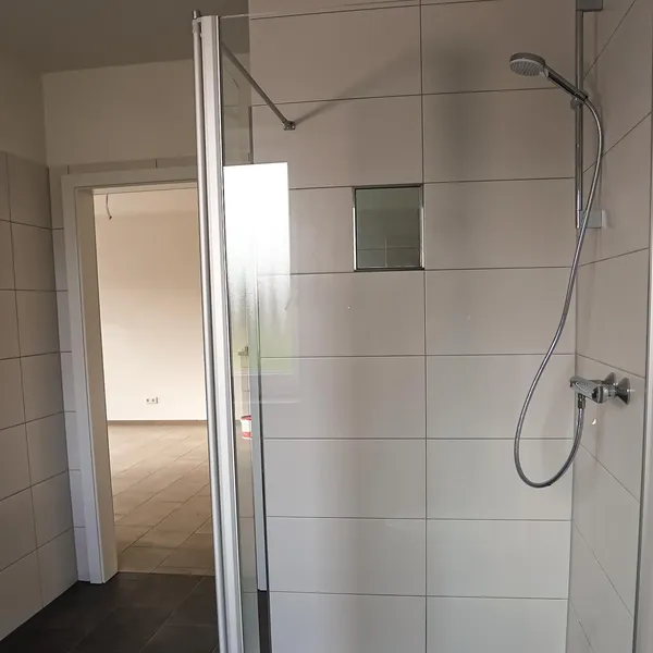 Auch barrierefreie Duschen sind für uns kein Problem! – Foto von ABGtherm aus Westerstede (Bild 1 von 2)