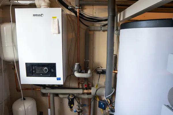 Kompakt, effizient & sauber installiert! – Foto von ABGtherm aus Westerstede