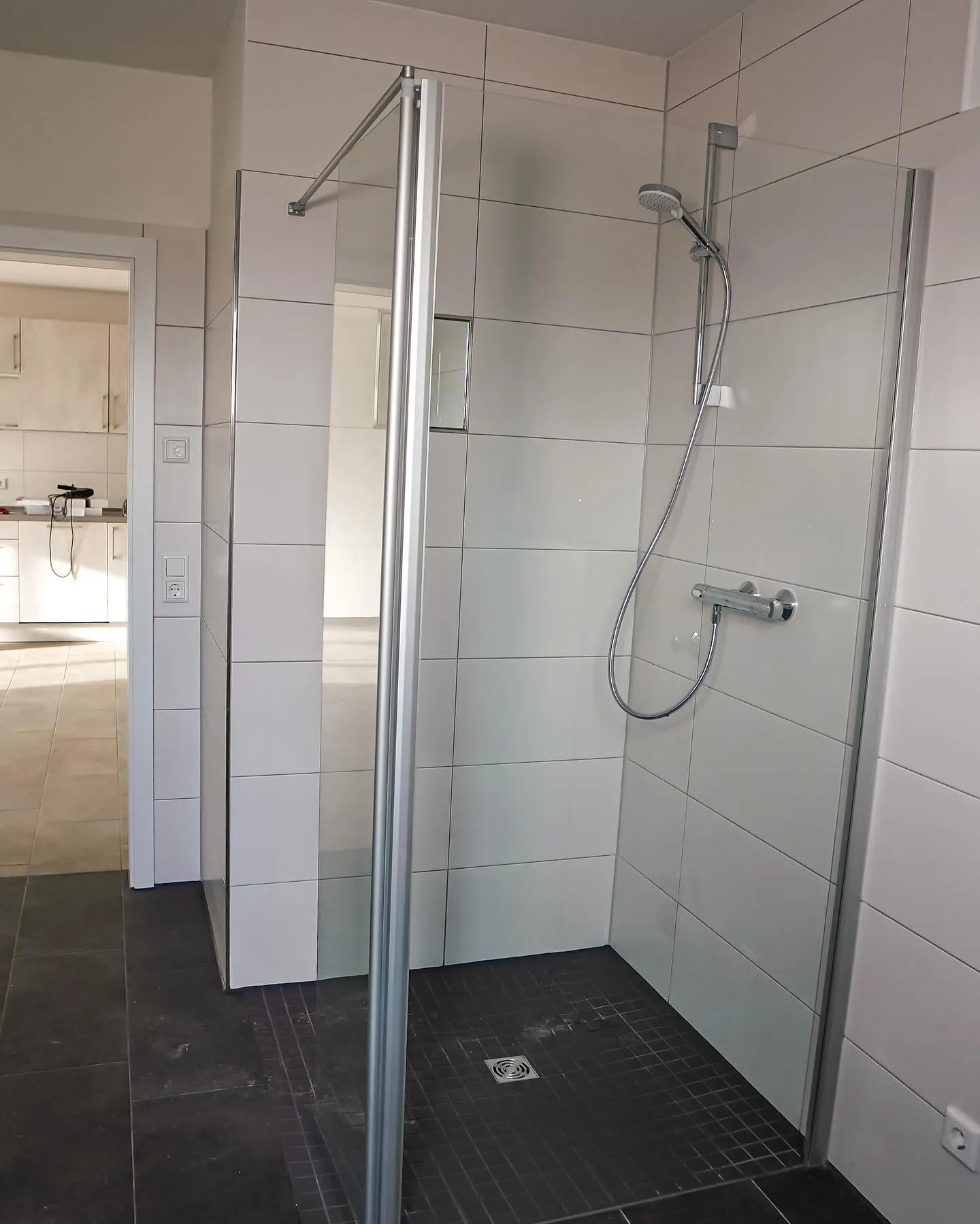Auch barrierefreie Duschen sind für uns kein Problem! – Foto von ABGtherm aus Westerstede (Bild 2 von 2)