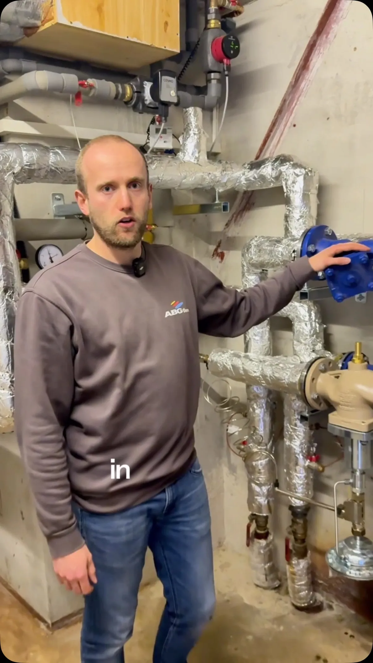 Fernwärmeübergabe in einer Industriehalle – Vorschaubild des Videos von ABGtherm aus Westerstede